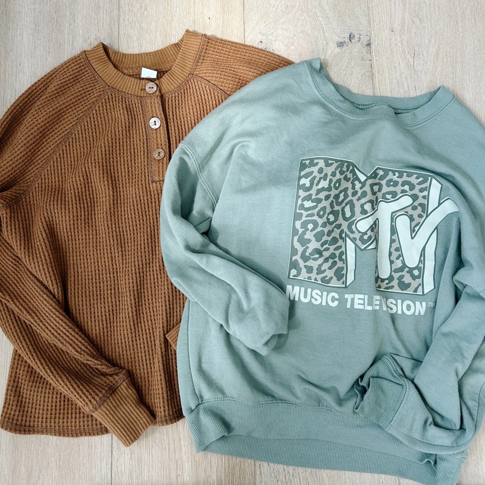 MTV sweatshirt and waffle knit top